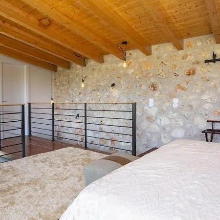 Dell Mar Stone House