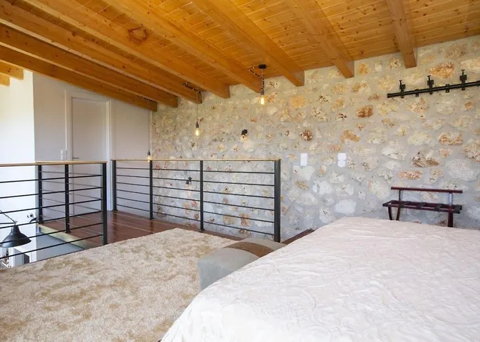 Dell Mar Stone House