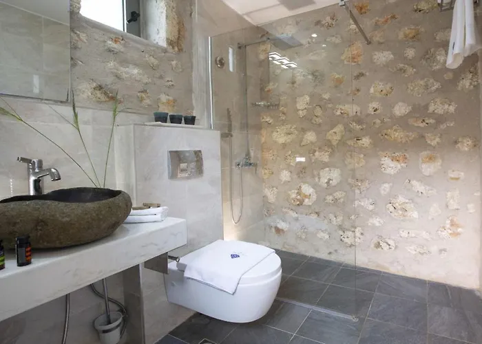 Dell Mar Stone House *